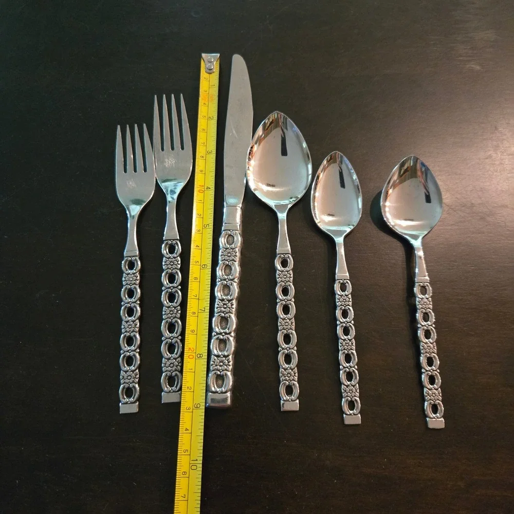 39Pc Oneida Deluxe Applique Stainless Flatware Set MCM Servings 7-8 Forks Spoons